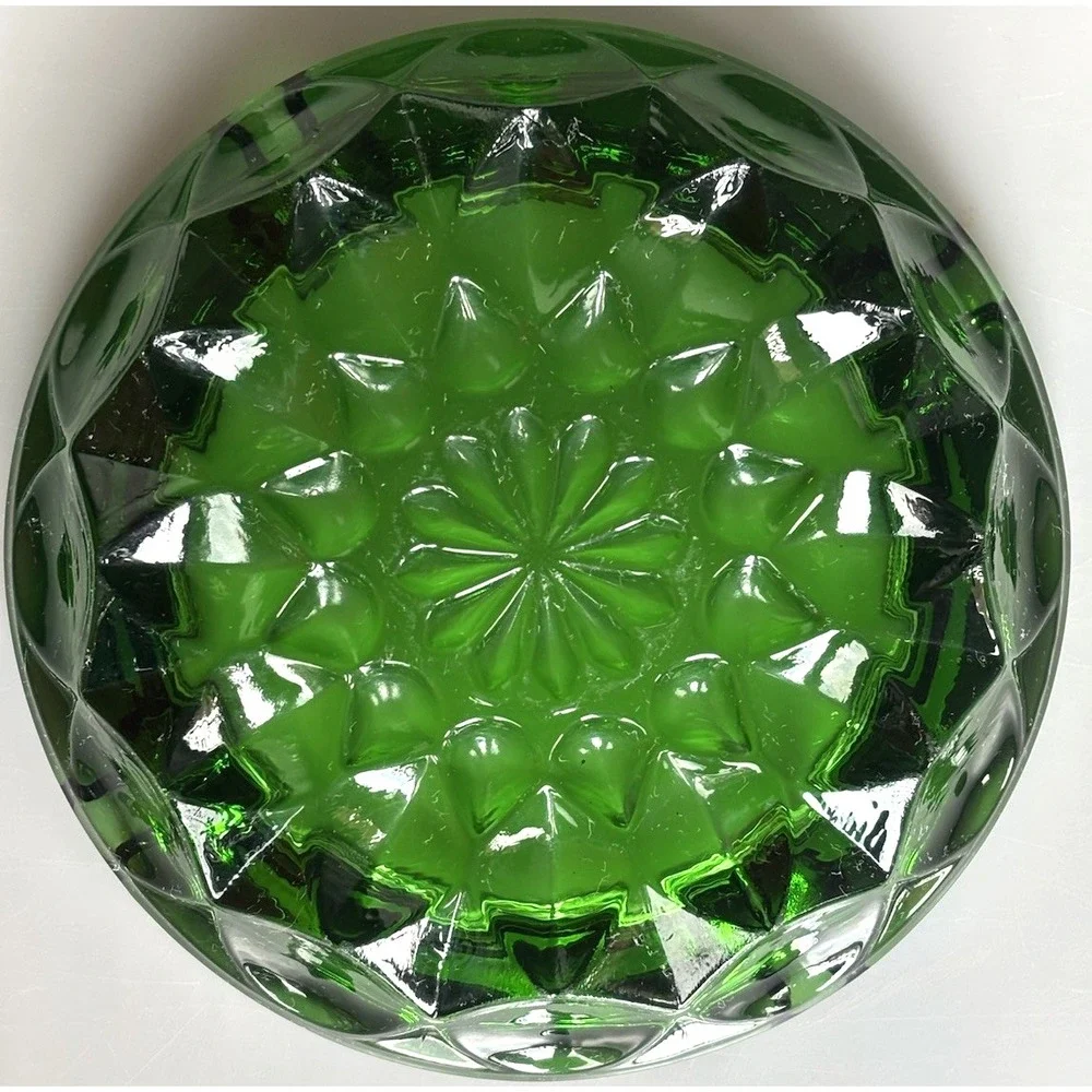 2 Vtg Emerald Green Press Glass Ashtrays Starburst Flower Design 6